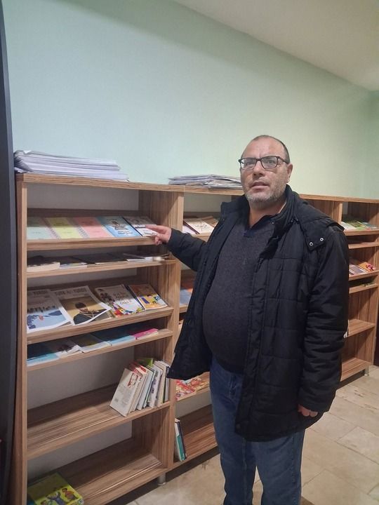 KONYALI ÖĞRETMEN KONYA CİHANBEYLİ KÜTÜPHANESİNE KİTAP BAĞIŞLADI