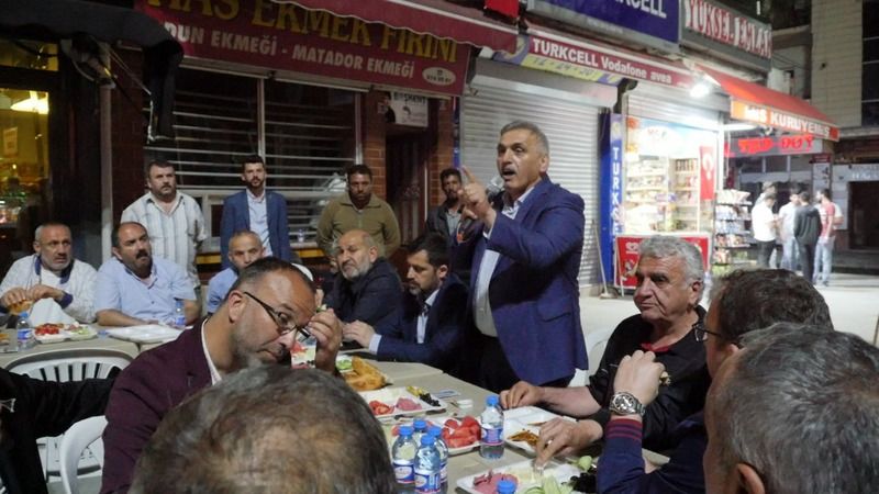 Ak Parti İlçe Teşkilatının esnafla buluşması