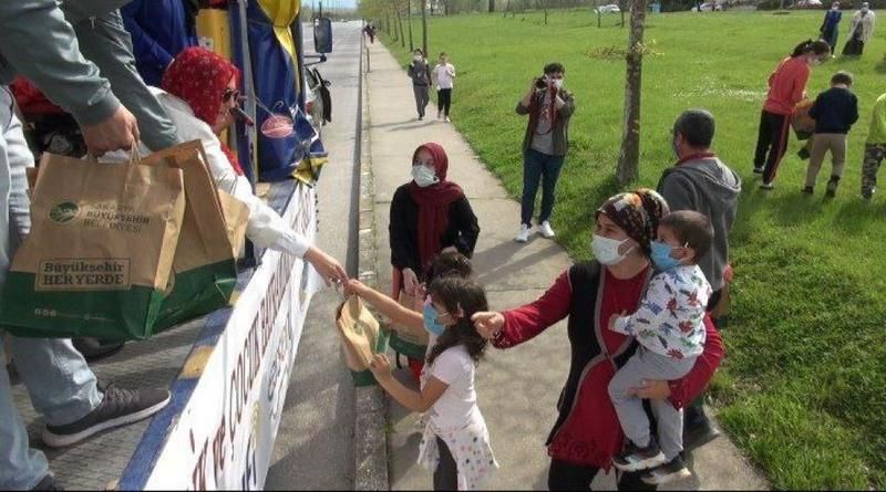 Durmuş’tan Evlerindeki Çocuklara Oyuncak Hediyesi