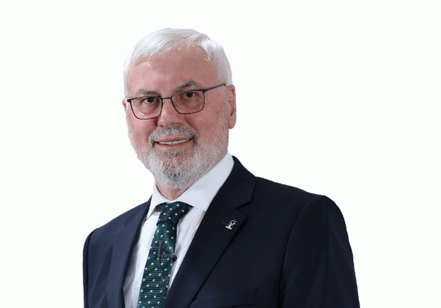 Mustafa Ak Kimdir