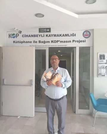 KONYALI ÖĞRETMEN KÜTÜPHANELERE KİTAPLARINI BAĞIŞLADI