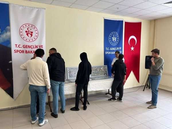 KONYALI ÖĞRETMEN KYK YURDUNDA SERGİ DÜZENLEDİ
