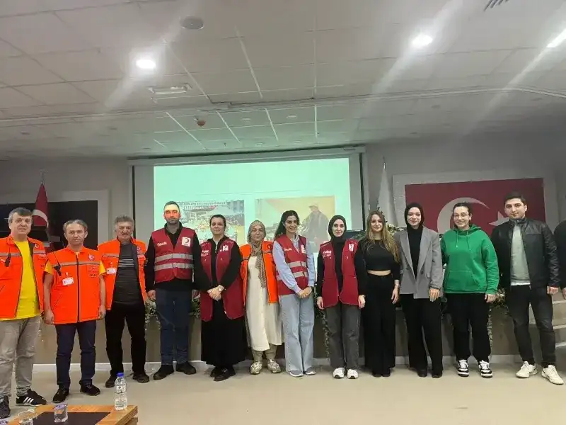 Türk Kızılay Hendek Şubesi afet yönetimi konferansı düzenledi