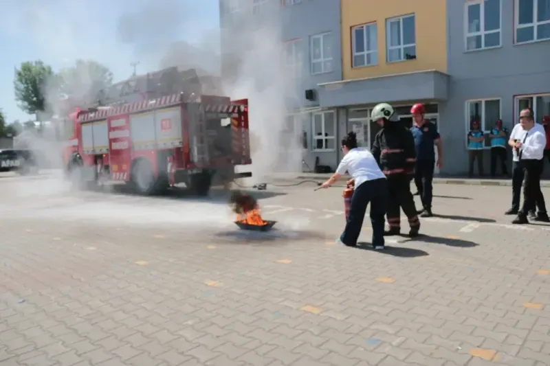 Noksel ilk öğretim okulunda deprem tahliye ve yangın tatbikatı gerçekleşti.