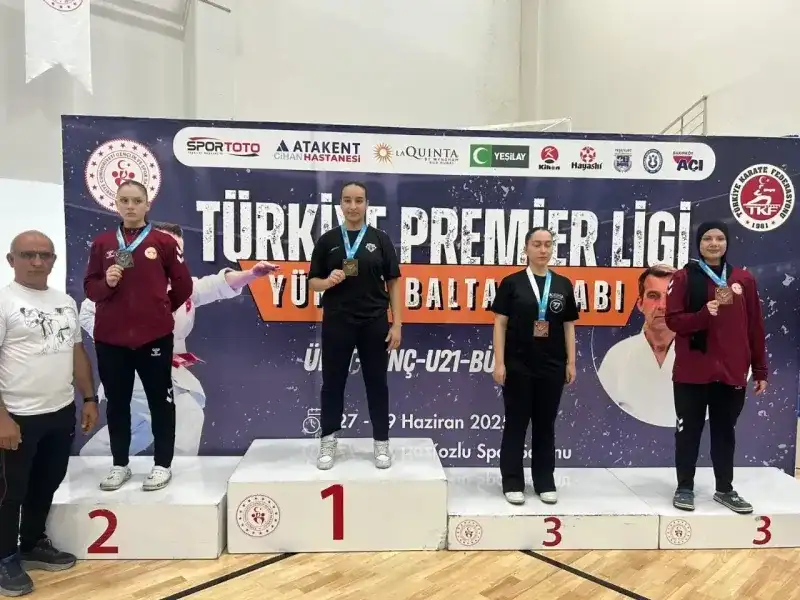  Baltay Karate şampiyonasında Hendek Karate Spor kulübü 6 Madalya aldı