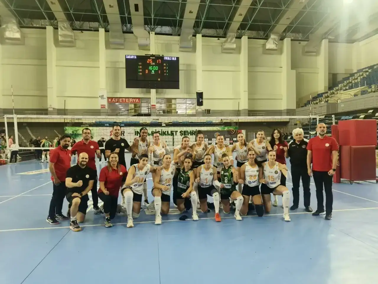 Sakarya'nın voleybol sultanlarI 4 köşe!