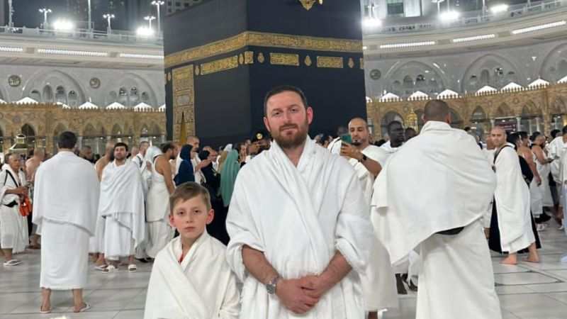 Hayırsever iş insanı Faruk Koç’tan Kadir Gecesi mesajı; Umreden selam gönderdi, dualarla Kadir Gecesi’ni kutladı