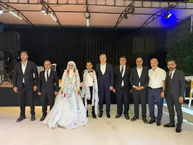 Kebapçıbey Yönetim Kurulu Başkanı Faysal Aktaş’ın oğlu Ahmet dünyaevine girdi