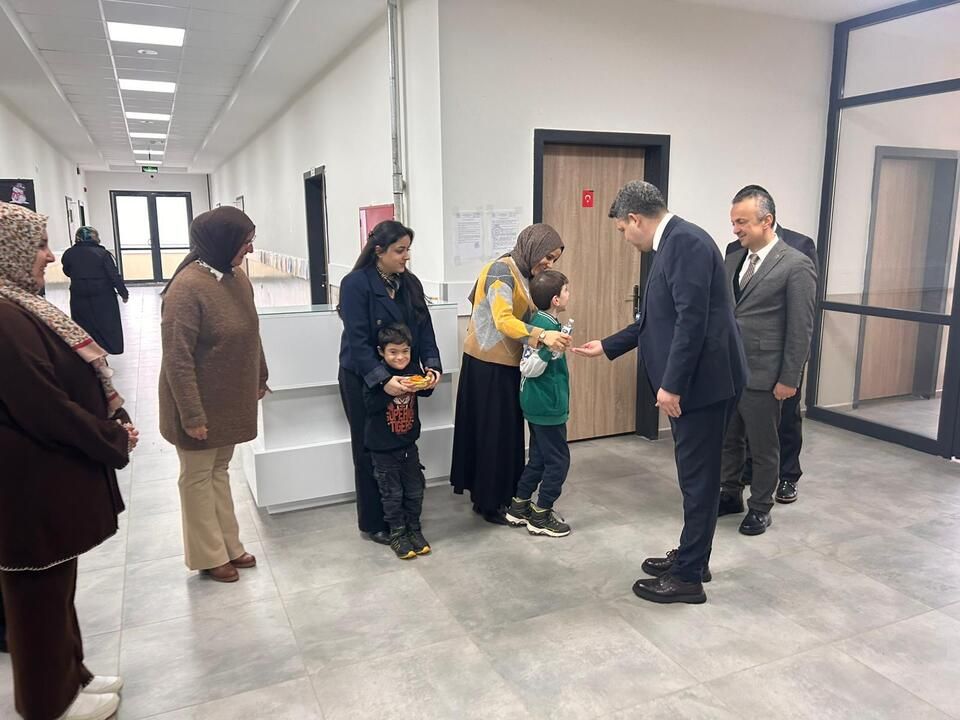 Hendek Kaymakamı Gökpınar Hendek Fatih Özel Eğitim Uygulama Okulu’nu ziyaret etti.