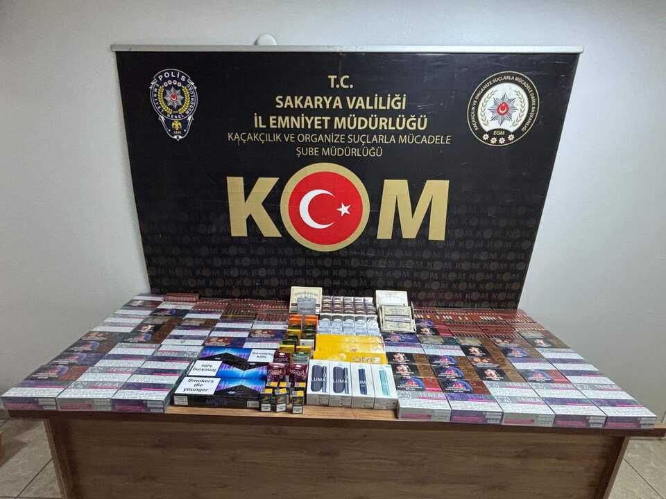 İstanbul'dan Sakarya'ya seyir halinde durdurulan araçta gümrük kaçağı ürünler yakalandı