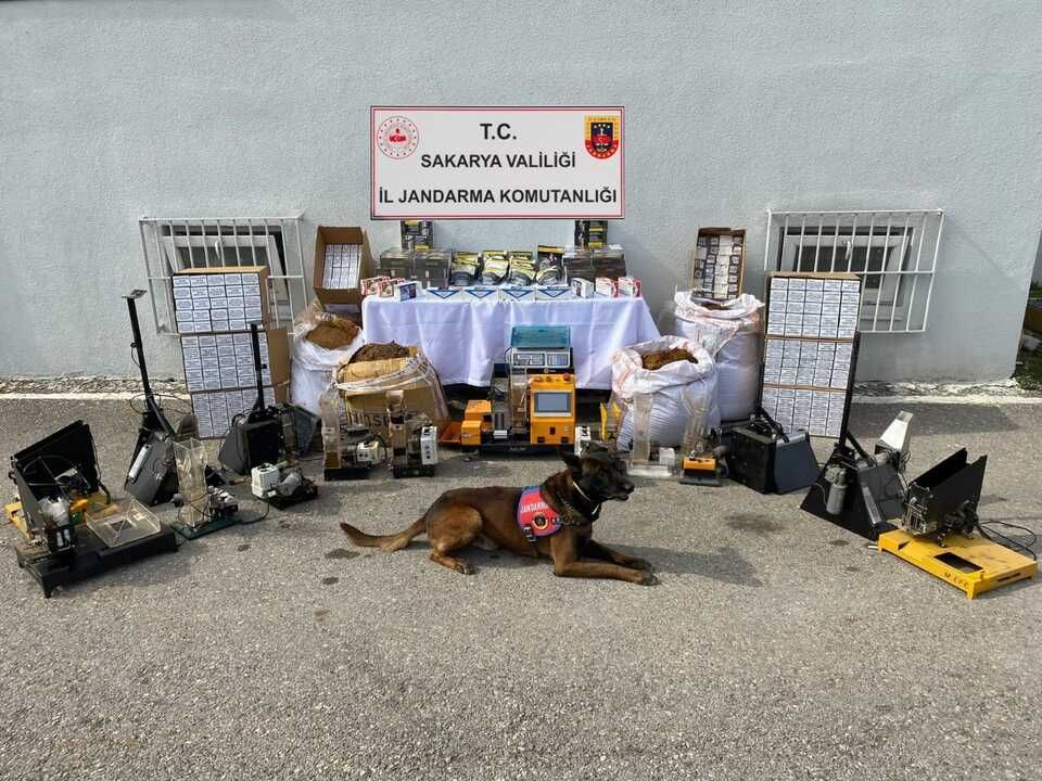 Geyve ve Karasuda kaçakçılık operasyonu 3 gözaltı