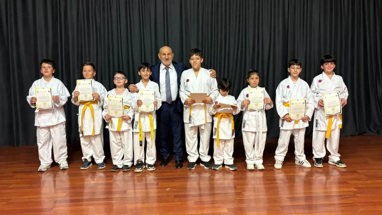Hendek Olimpik spor kulübü diploma törenine yoğun ilgi