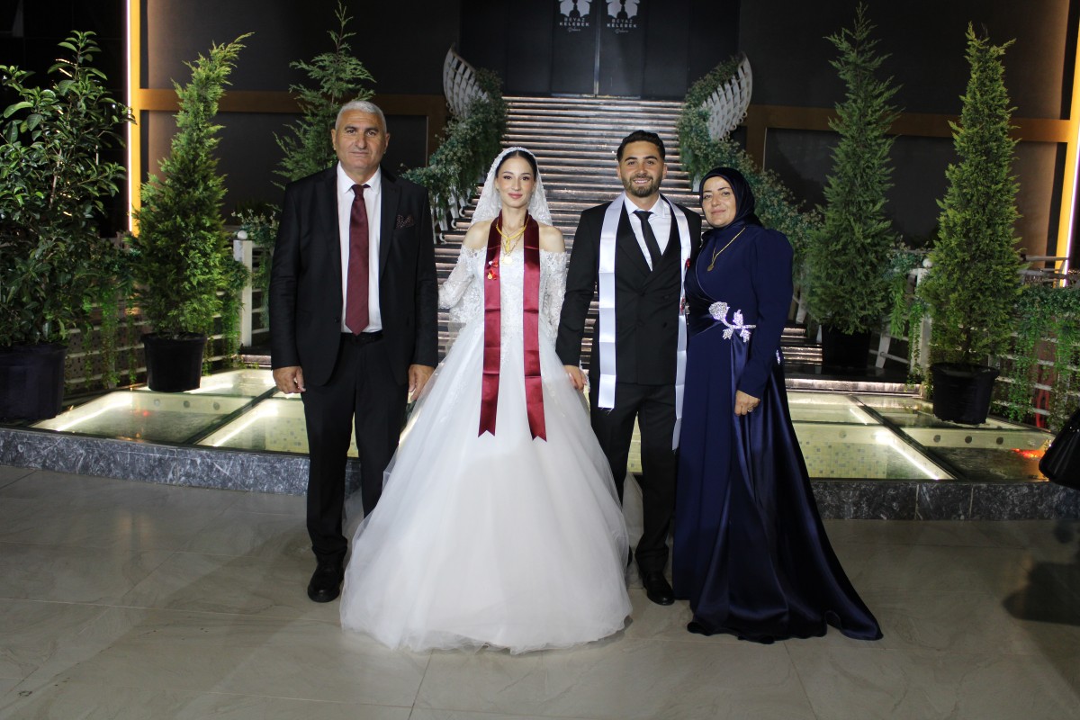 Melike ve Şükrü görkemli düğünle hayatlarını birleştirdi