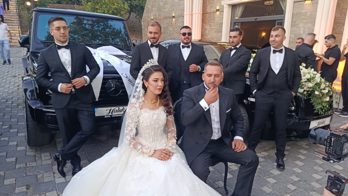 Haluk Bal ve Nur Sema Özdemir görkemli düğünle dünyaevine girdi