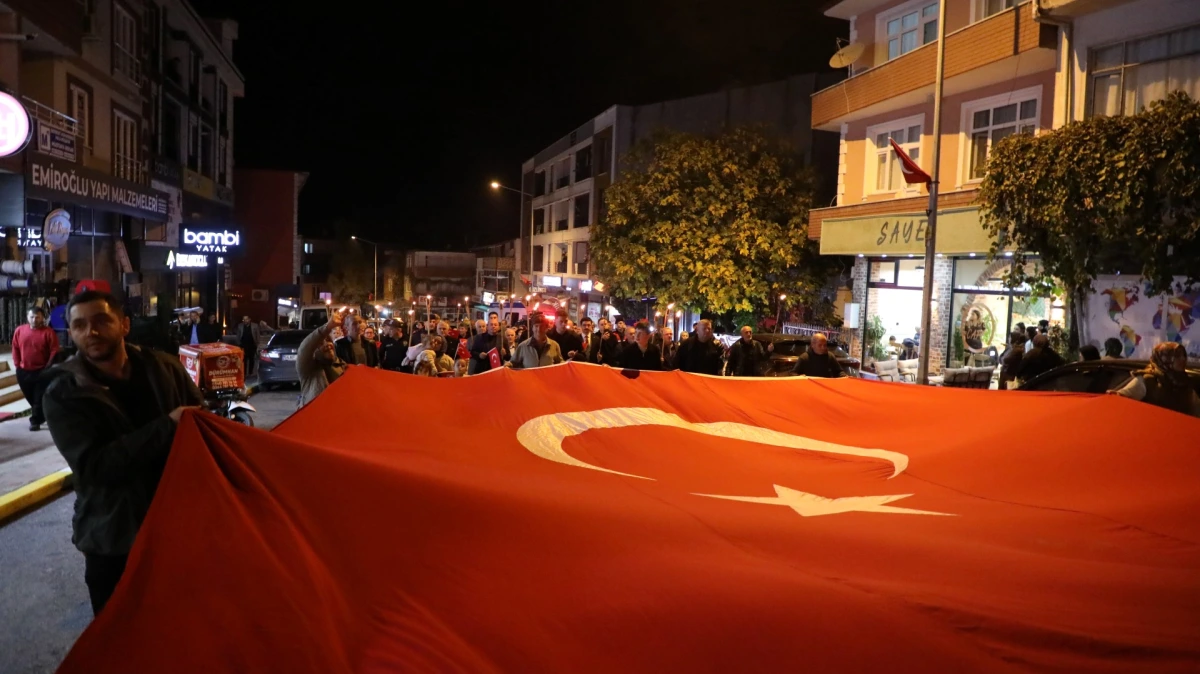Ferizli'de Cumhuriyetin 103.yılı coşkulu feneralayı