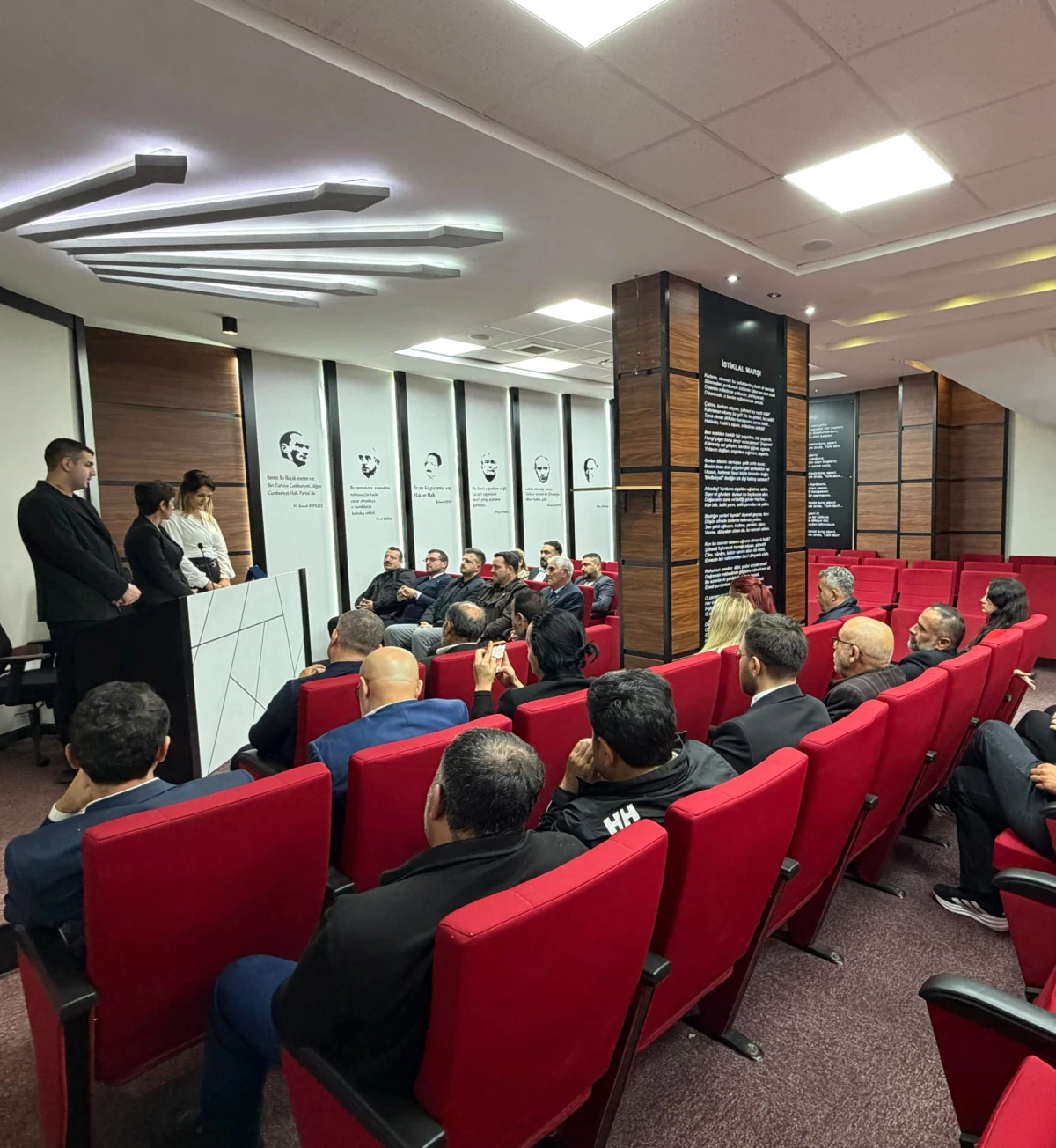 CHP Sakarya’dan 30 Yıllık Emekçilerine 103. Yıl Onur Plaketi