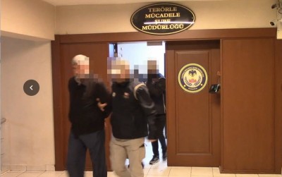 DEAŞ bağlantısı olan 3 yabancı uyruklu şahıs Erenler ve Karasu'da yakalandı