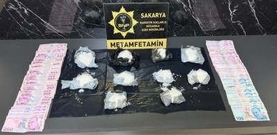 Sakarya ilimize uyuşturucu taşıyan motorsikletli şahıs Adapazarı gişelerinde yakalandı